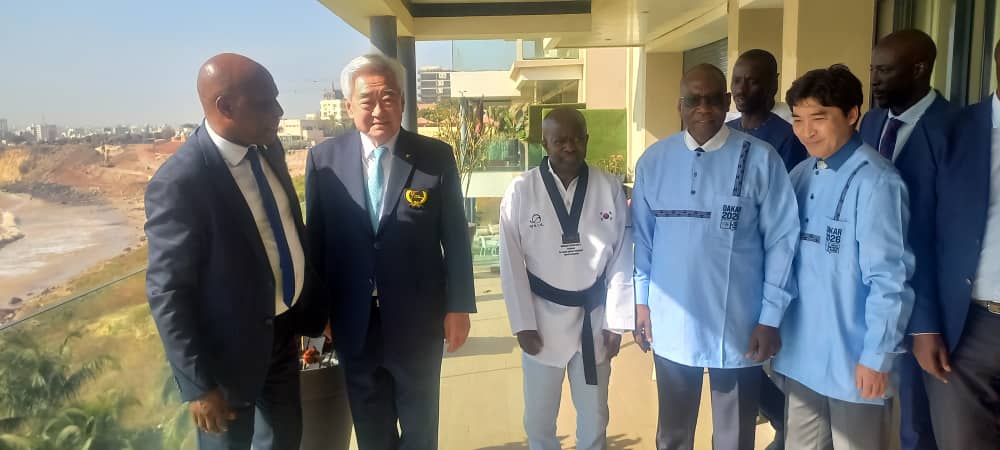 Taekwondo : le Président de la Fédération mondiale de Taekwondo Dr Chung Won Choue reçu par le CNOSS à Dakar